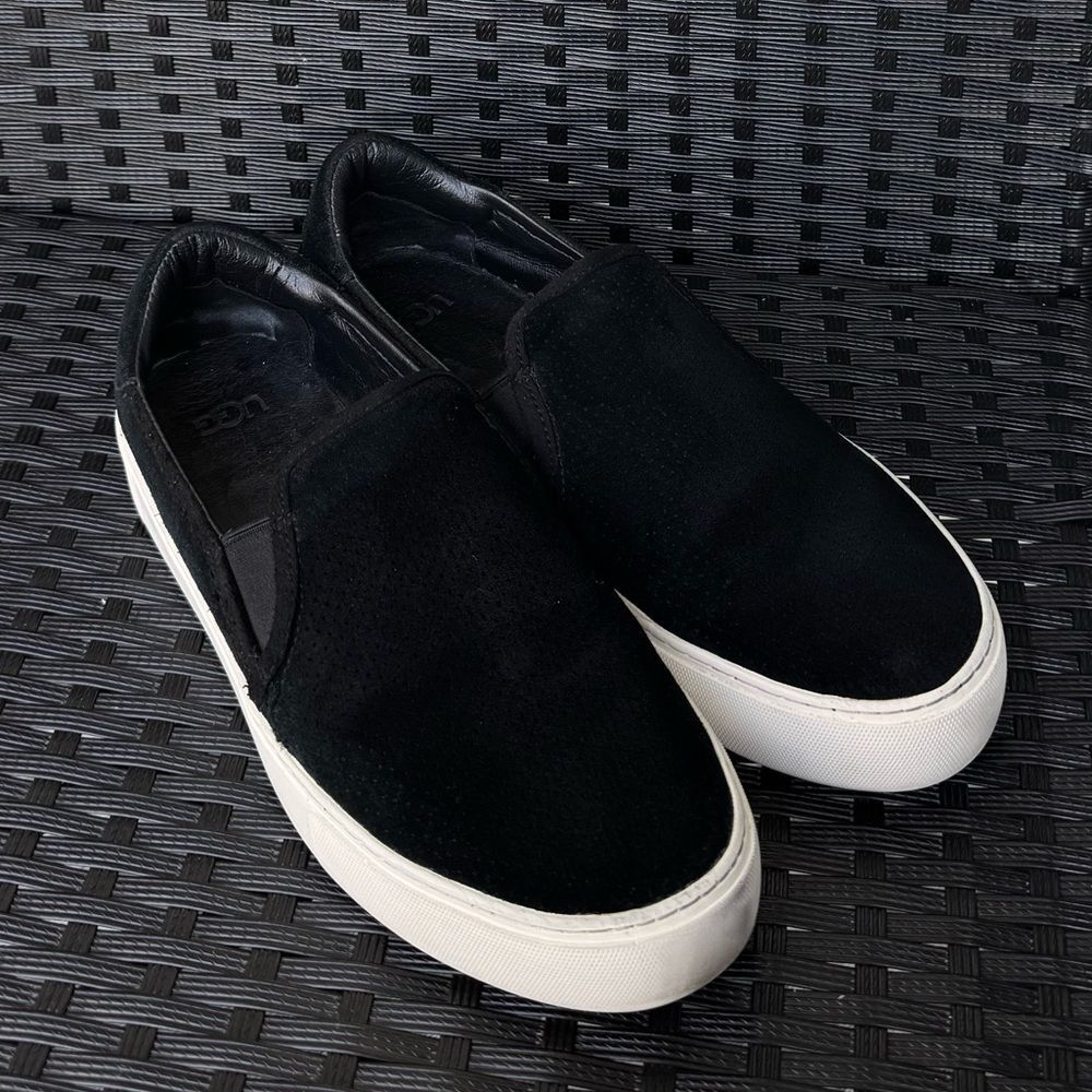UGG Women’s‎ Black Suede Slip-On Platform Sneakers Sz 9.5 Preppy